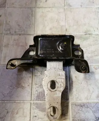 Ford Fiesta Engine mount bracket 8V517M121AE AV597M121AA