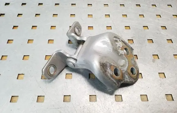 Hyundai Terracan Front door upper hinge