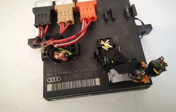 Audi A4 S4 B7 8E 8H Comfort/convenience module 8E0907279L