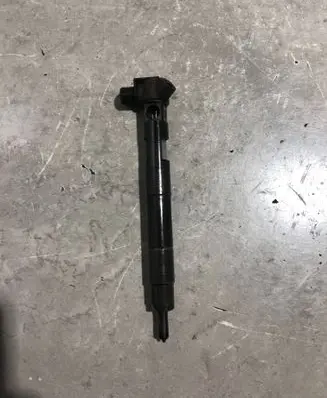 Mercedes-Benz C W204 Fuel injector A6510704987
