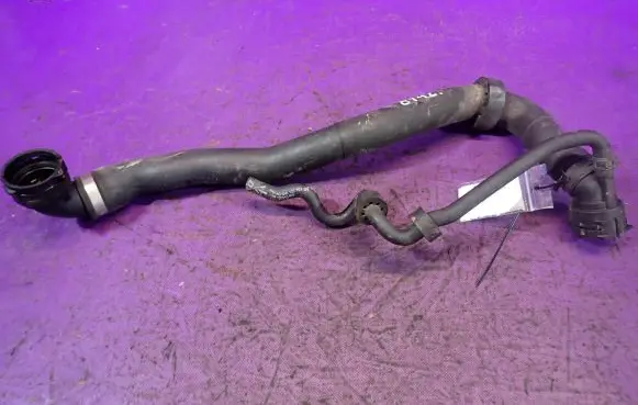 Volkswagen Tiguan Engine coolant pipe/hose 5N0122101G