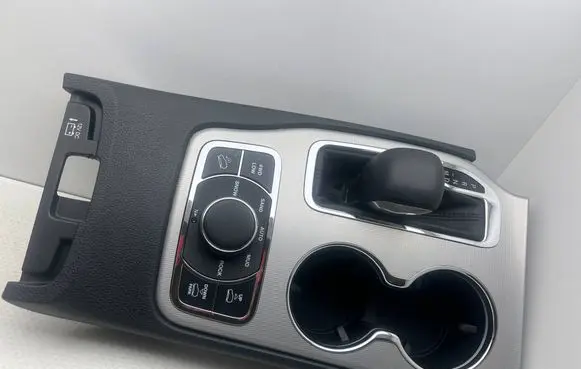 Jeep Grand Cherokee Gear selector P68258736AA 6FD931AAAA