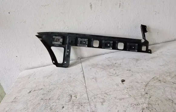Volkswagen PASSAT B6 Bumper support mounting bracket corner 3C5807393
