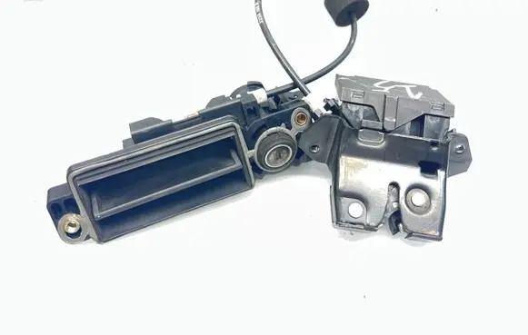 Mercedes-Benz E W211 Loading door lock A1717500085 A1717500185 A203750693