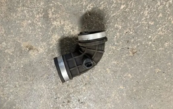 Air intake hose/pipe