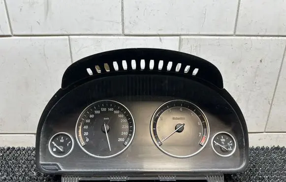 Speedometer (instrument cluster)