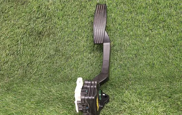Opel Mokka Accelerator throttle pedal 95087911