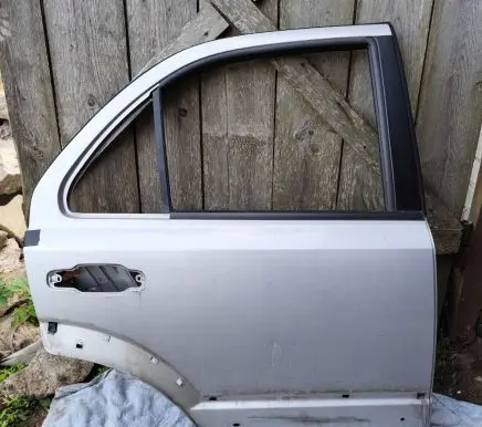 KIA Sorento Rear door