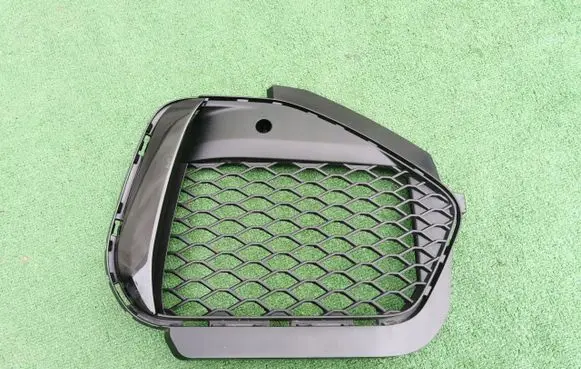 Maserati Levante Front fog light trim/grill 670170790