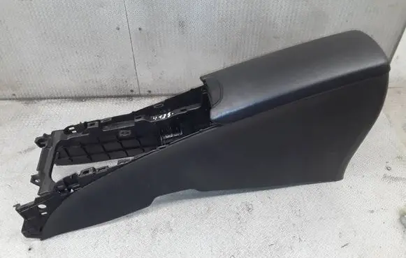Toyota Avensis T270 Armrest 