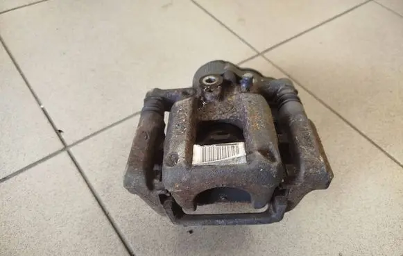 Opel Grandland X Rear brake caliper 9819059480