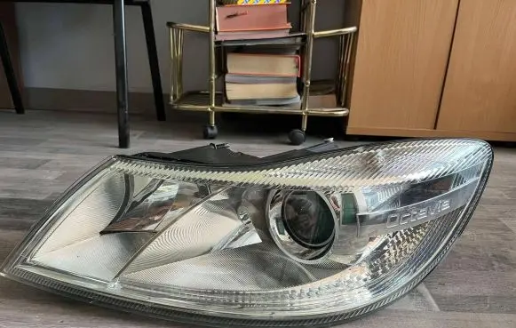 Skoda Octavia Mk2 (1Z) Headlight/headlamp 1z2941015g 00000201 24705203000045