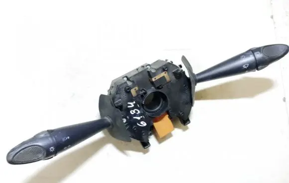 Wiper turn signal indicator stalk/switch