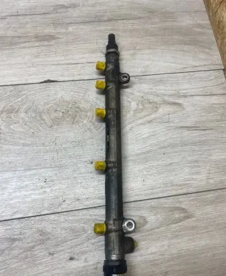 Mercedes-Benz C W203 Fuel main line pipe A6110700395 0445214038