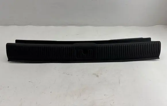 Trunk/boot sill cover protection