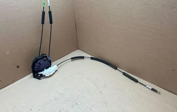 Toyota C-HR I Rear door lock A046693