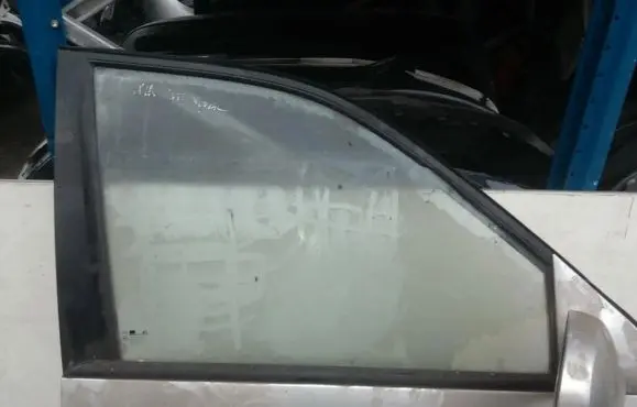 KIA Carnival Front door window glass four-door