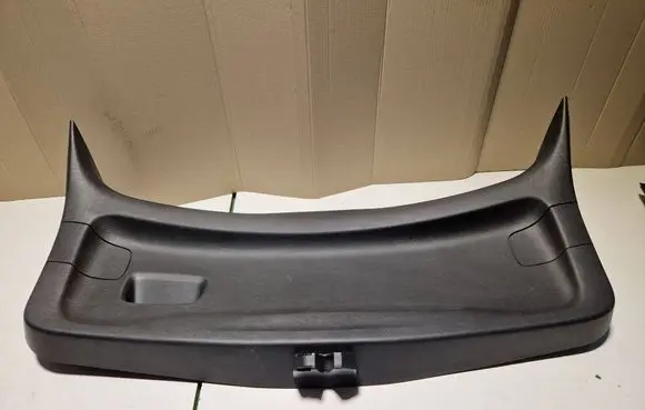 Opel Astra K Tailgate trim 39010824 361711488