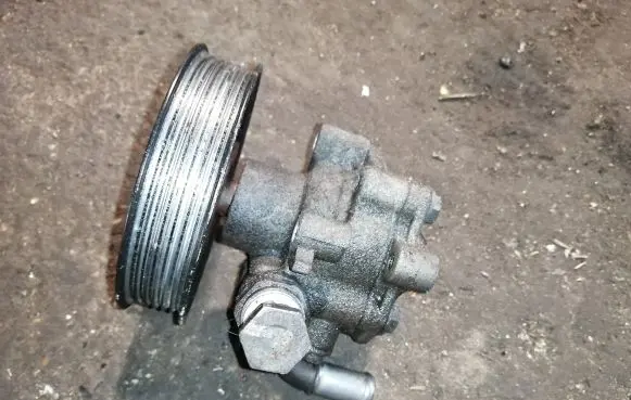 Volkswagen Caddy Power steering pump
