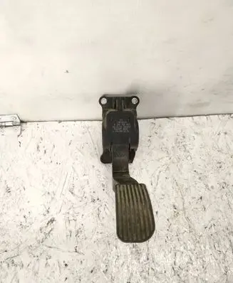 Accelerator throttle pedal