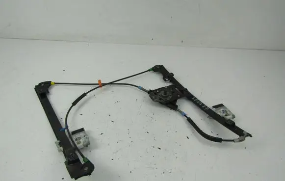 Volkswagen Golf III Front door manual window regulator 