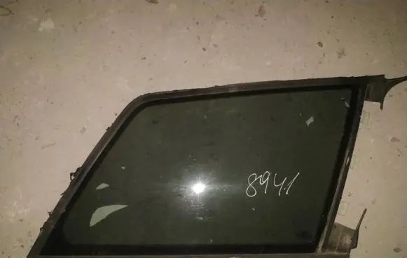 Audi A4 S4 B5 8D Rear side window