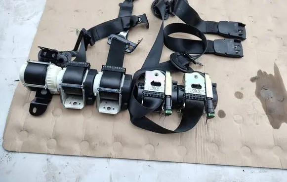 BMW 2 F45 Front seatbelt