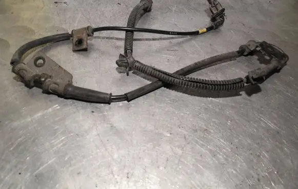 Hyundai Tucson JM ABS brake wheel speed sensor 956702E310