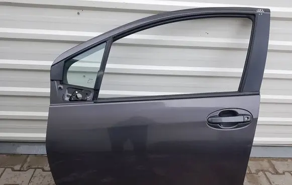 Toyota Yaris Front door 