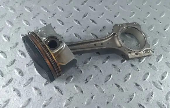 Piston with connecting rod