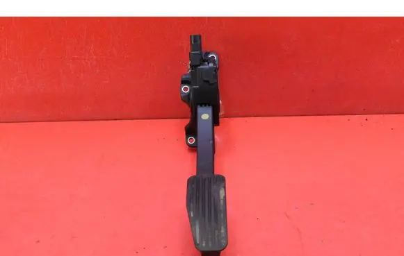 Volvo S60 Accelerator throttle pedal 30715173