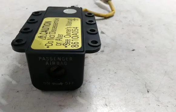 Passenger airbag on/off switch