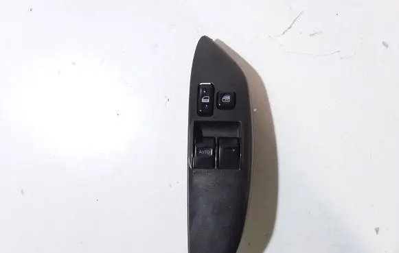 Toyota Yaris Electric window control switch