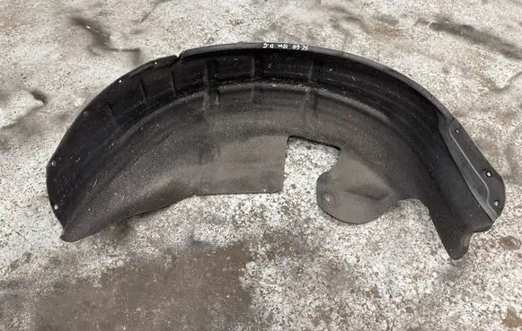 Rear arch fender liner splash guards
