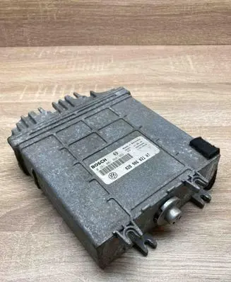 Volkswagen PASSAT B4 Engine control unit/module ECU 028906021AT 0281001368