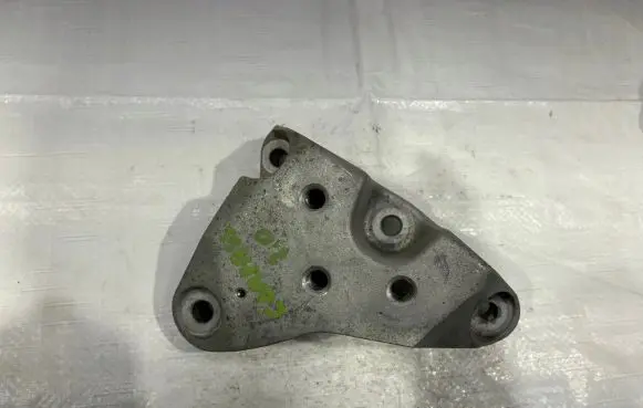Jeep Cherokee Gearbox mounting bracket 68141735AC