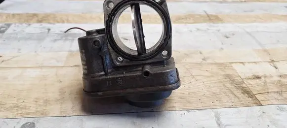 Opel Zafira B Throttle valve 8981052100