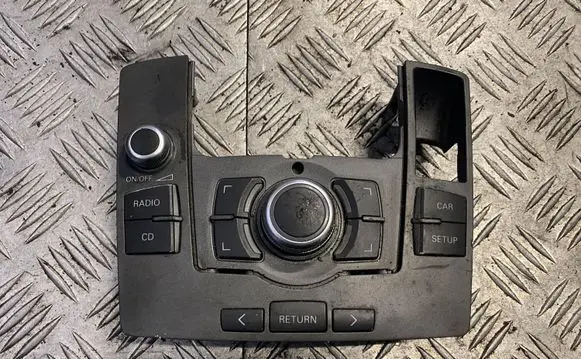 Head unit multimedia control