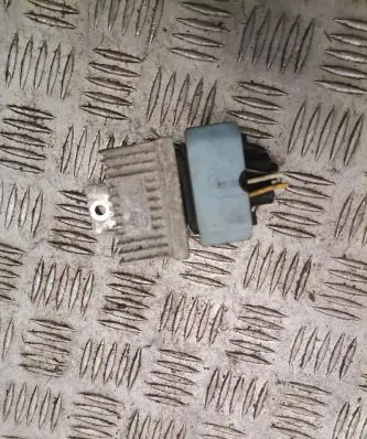 Nissan X-Trail T31 Current control relay 