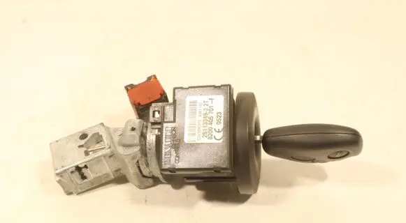 Opel Movano B Ignition lock 8200405701F