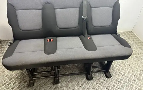 Opel Vivaro Third row seats 