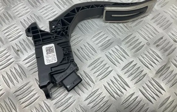 Audi A4 S4 B9 Accelerator throttle pedal 8W1723523A