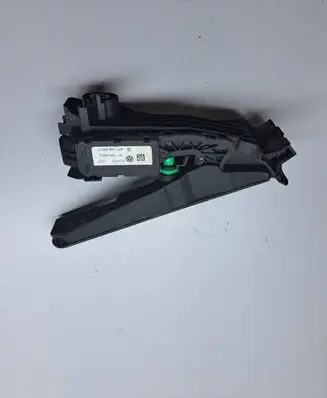 Volkswagen PASSAT B6 Accelerator throttle pedal 1K1723503L 6PV00860001
