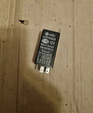 Volkswagen PASSAT B5 Other relay 443919082B 5KH00415413