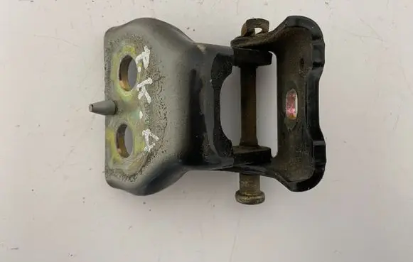Peugeot 307 Front door lower hinge 