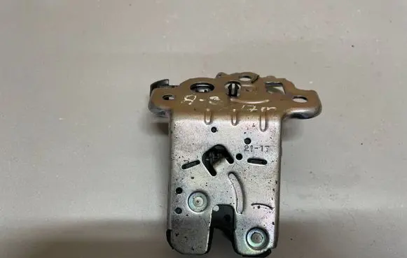 Audi A3 S3 8V Loading door lock 8R0827505A