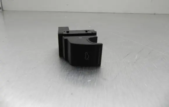 Volkswagen Jetta IV Tailgate opening switch 5C6959551A I7562