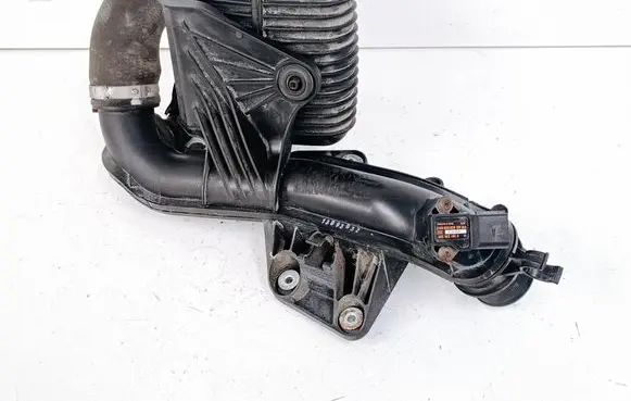 Intake resonator