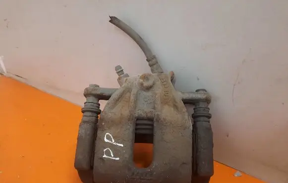 Renault Clio III Front brake caliper