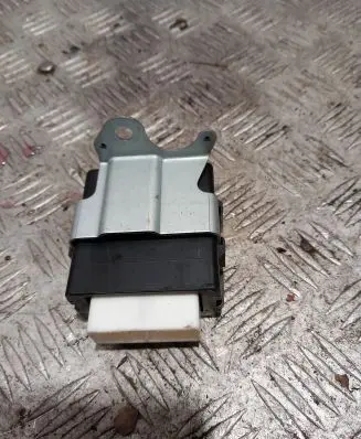 Toyota RAV 4 (XA30) Window wiper relay 8594042020 T11137